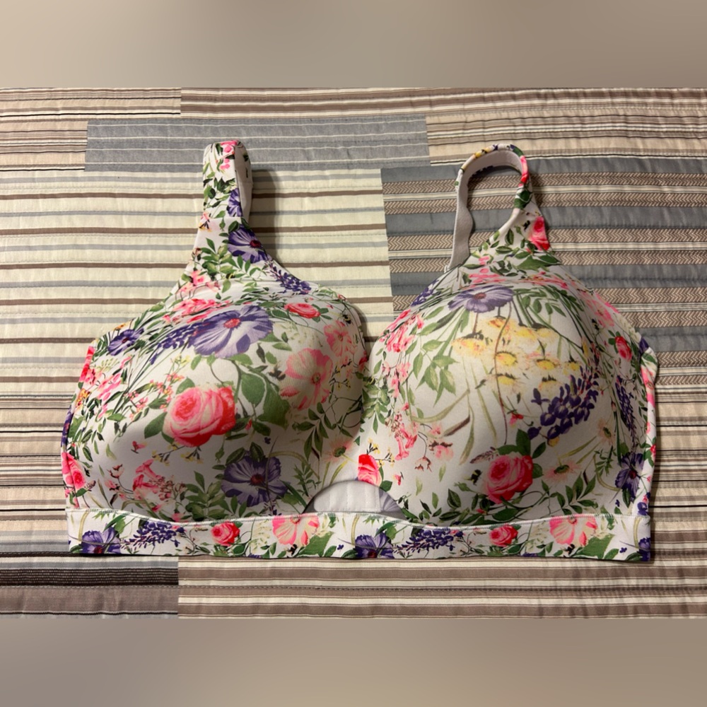Comfort Bliss lightly lined no-wire bra. Floral color.